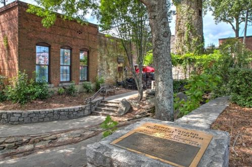 1672 Flagstone Ln, Conyers GA 30012-6509 exterior