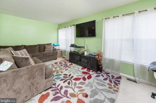 27 Highgrove Ct, West Deptford NJ 08086-3814 exterior