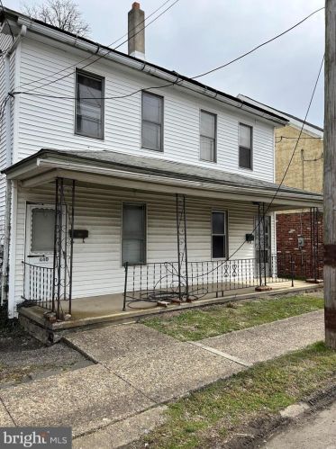 440 Barber Ave, West Deptford, NJ 08096-2832