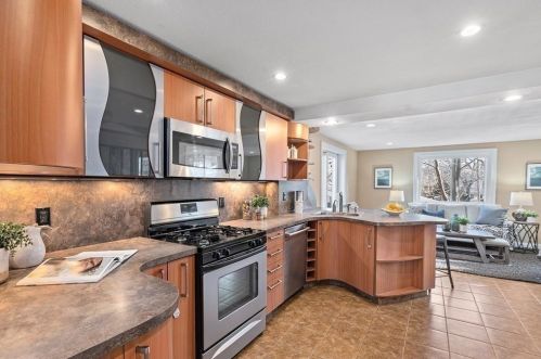 10 Kensington Ave, Newton MA 02465-1314 exterior