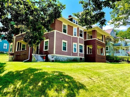 8 Hadwen Ln, Worcester, MA 01602-2613