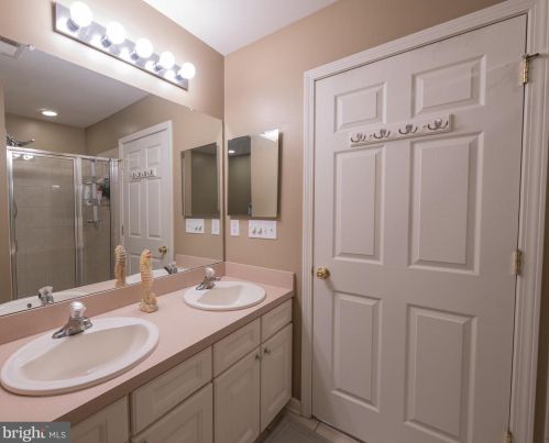 341 Chancellor Dr, West Deptford NJ  08096-5170 exterior