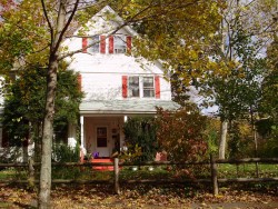 68 Hyde St, Newton, MA 02461-1206