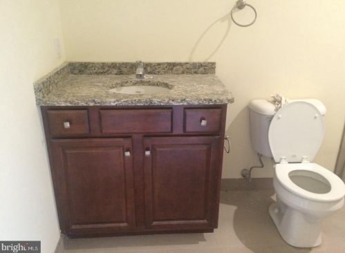 400 Green St, Philadelphia PA 19123-2811 exterior