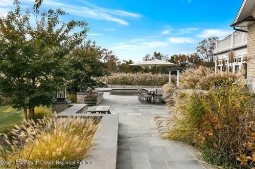 530 Little Silver Pt Rd, Little Silver NJ 07739-1736 exterior