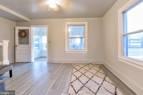 60 Barber Ave, West Deptford NJ  08096-2435 exterior