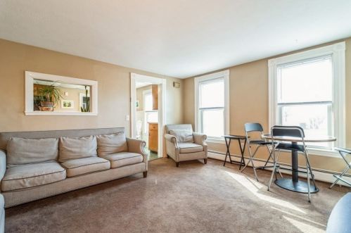 307 Pleasant St, Weymouth MA 02190-2621 exterior