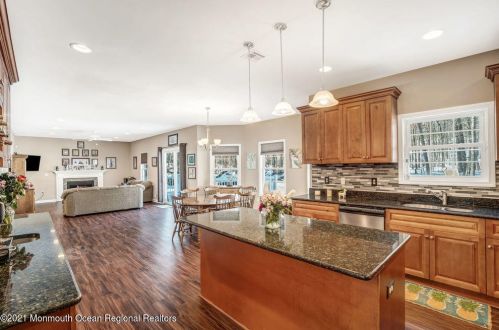 438 Freehold Rd, Jackson Twp NJ 08527-4631 exterior