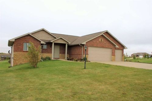 10497 Black Walnut Ct, Centralia, IA 52068-8097