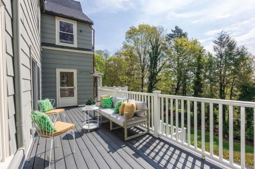 55 Farlow Rd, Newton MA 02458-2439 exterior