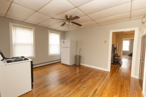 60 Rockland St, Fall River MA 02724-2817 exterior