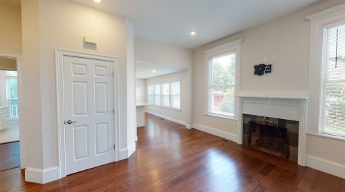 37 Walnut Pl, Newton MA 02460-1819 exterior