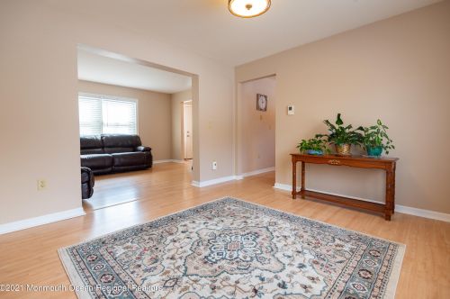 760 Veterans Hwy, Jackson Twp NJ 08527-3335 exterior