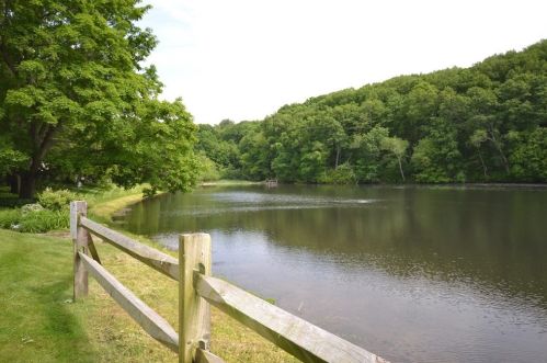 20 Lawrence Ave, South Hadley MA 01075-2921 exterior