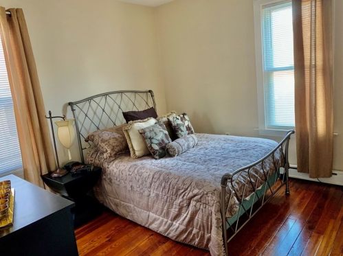 136 Dartmouth St, New Bedford MA 02740-3106 exterior