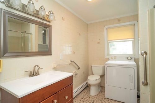 421 Britannia St, Taunton MA 02780-1853 exterior