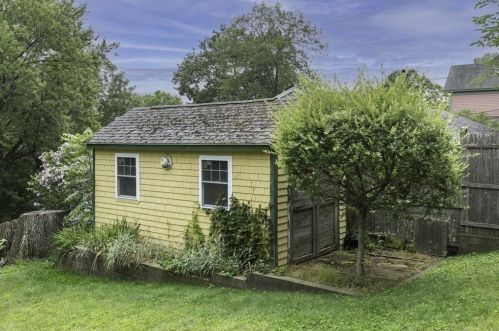 25 Circuit Ave, Worcester MA 01603-2159 exterior