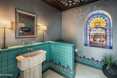 2020 Bethany Home Rd, Phoenix AZ 85014-2434 exterior