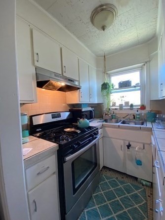 208 Grinnell St, New Bedford MA 02740-3269 exterior