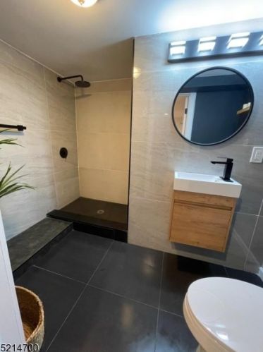 46 Edgewood Rd, Skyline Lakes NJ 07456-1911 exterior