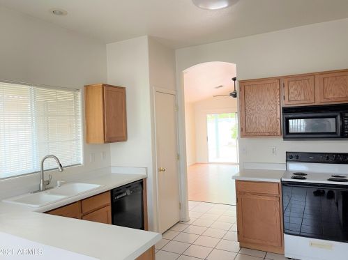 17411 1st Ave, Phoenix AZ  85023-6561 exterior