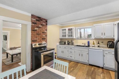 22 Milton St, Worcester MA 01605-3230 exterior