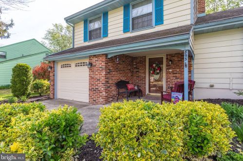 895 Doncaster Dr, West Deptford, NJ 08066-1908