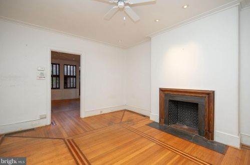 334 15 St, Philadelphia PA 19102-0010 exterior