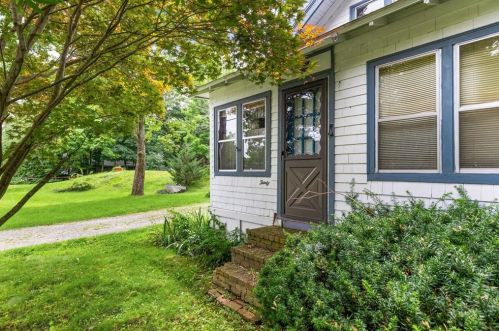 30 Grove St, Topsfield MA  01983-1710 exterior