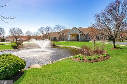 19 Ambrose Dr, Columbus NJ  08022-2305 exterior