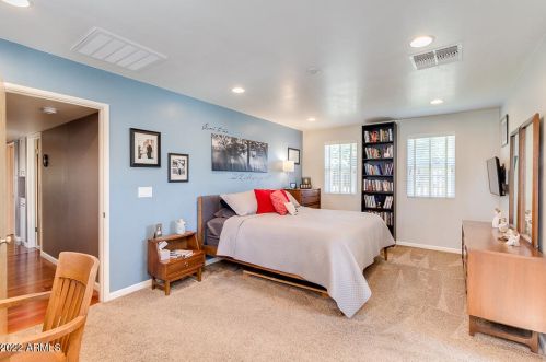 2145 Clarendon Ave, Phoenix AZ 85031-3142 exterior