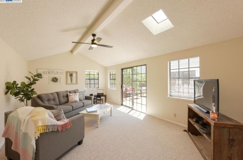 1928 Trombas Ave, San Leandro CA 94577-6127 exterior