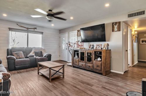 3418 Country Gables Dr, Phoenix AZ  85053-4732 exterior