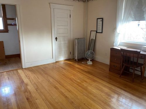 8 Berwick St, Worcester MA 01602-1405 exterior