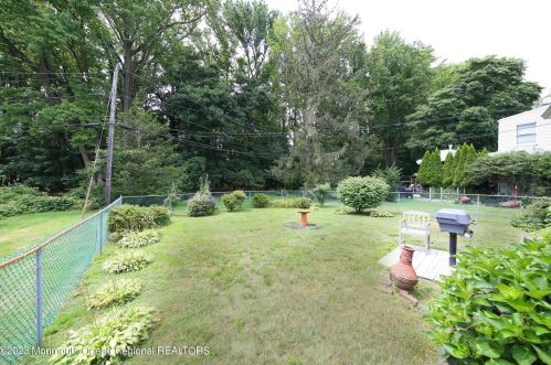 65 Little Silver Pkwy, Little Silver NJ 07739-1118 exterior