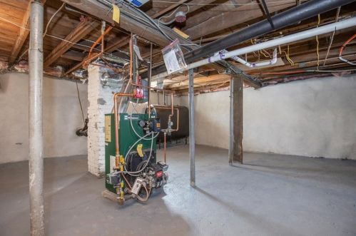 139 Haverhill St, Dracut MA 01826-5637 exterior