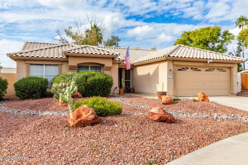 19822 2nd Dr, Phoenix, AZ 85027-4438