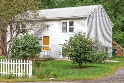 106 Pelham Rd, Amherst MA  01002-9777 exterior