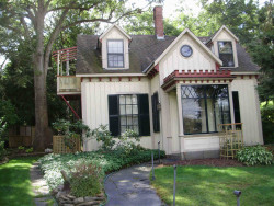 2212 Commonwealth Ave, Newton, MA 02466-1804