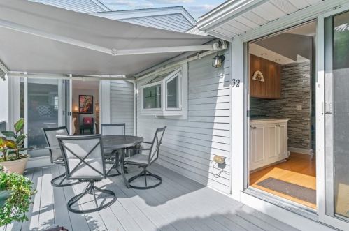 32 Alcott Cir, Taunton MA 02780-1054 exterior