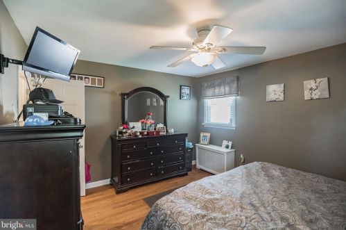 738 Chestnut Ave, West Deptford NJ 08097-1606 exterior