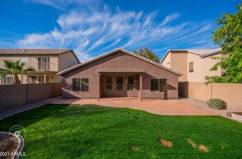 2715 Beautiful Ln, Phoenix AZ 85042-7073 exterior