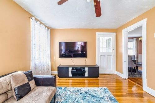 34 Lawn Ave, Quincy MA 02169-7336 exterior