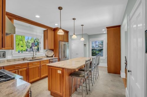 12 Baker Ave, Beverly MA 01915-3504 exterior