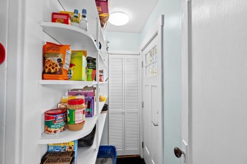 24 Main St, Berkley MA  02779-1399 exterior