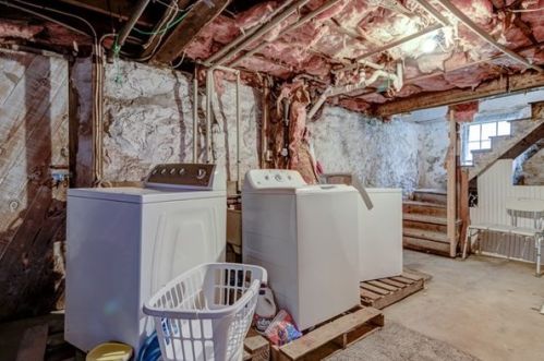 444 Brock Ave, New Bedford MA 02744-1437 exterior