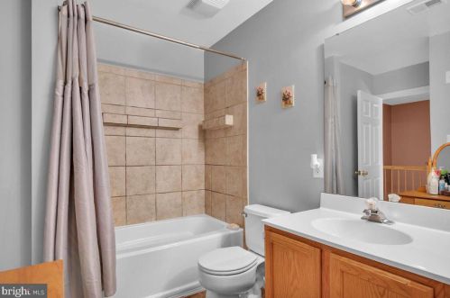 101 Cambridge Ct, West Deptford NJ 08096-6875 exterior