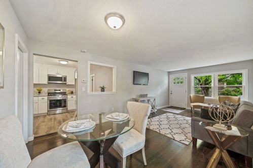 43 Grandview Ave, Worcester, MA 01603-1164