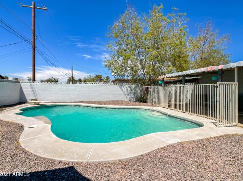 2725 Alice Ave, Phoenix AZ 85021-4112 exterior