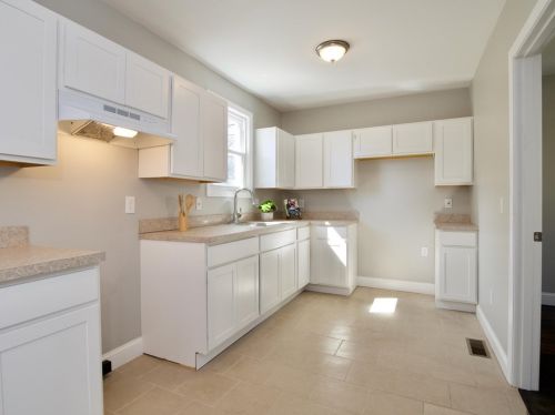 8 Conner Ave, Montgomery MA 01085-2325 exterior